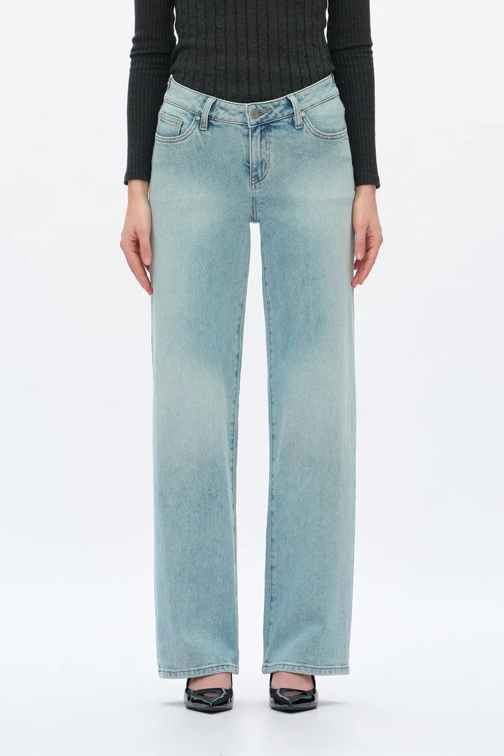 The Giselle Low Rise Straight Jean