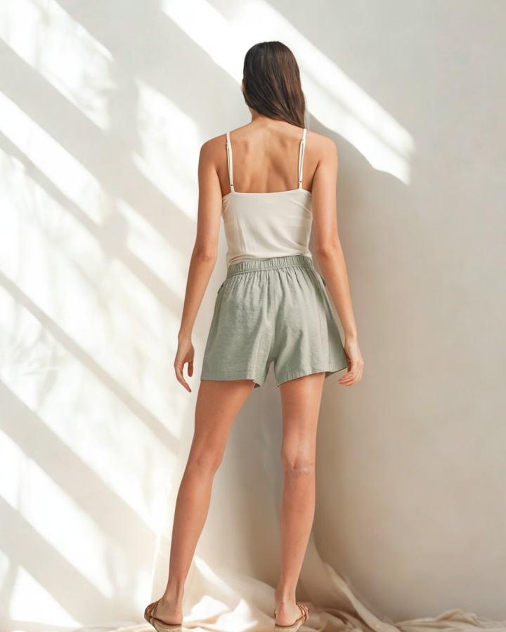 Brayden Woven Short Oversized Pocket Detail