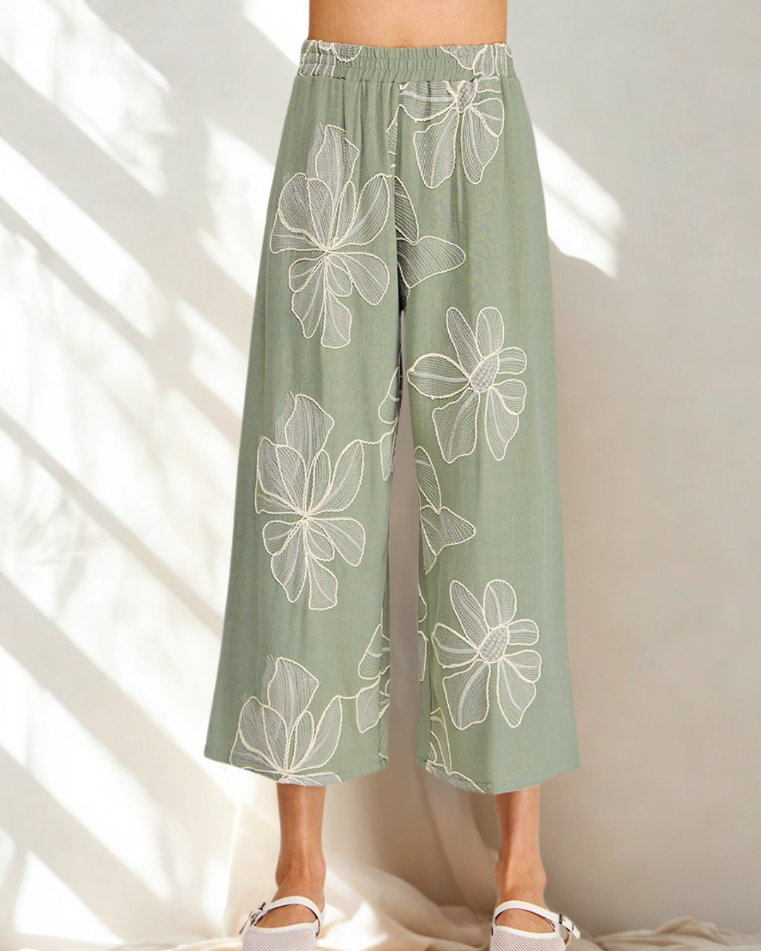 Brynn Floral Embroidered Pant