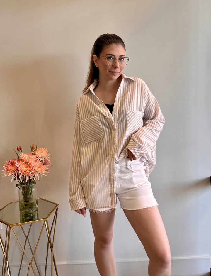 The Evelyn Side Slit Raw Hem Short